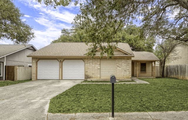 3-bedroom rental at 9439 Charter Pt in San Antonio TX