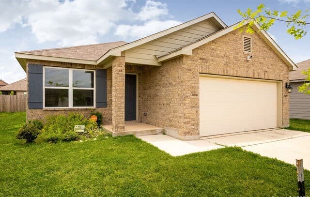 3-bedroom rental at 3619 Storm Moon in Converse TX