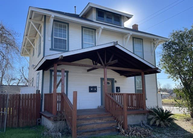 2-bedroom rental at 102 Bailey Ave Unit 1 in San Antonio TX
