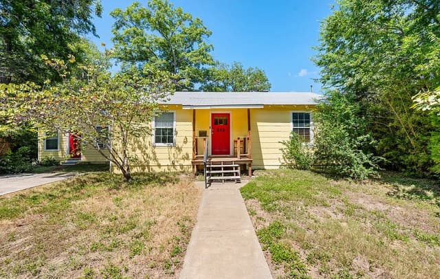 2-bedroom rental at 513 W Rosewood Ave in San Antonio TX