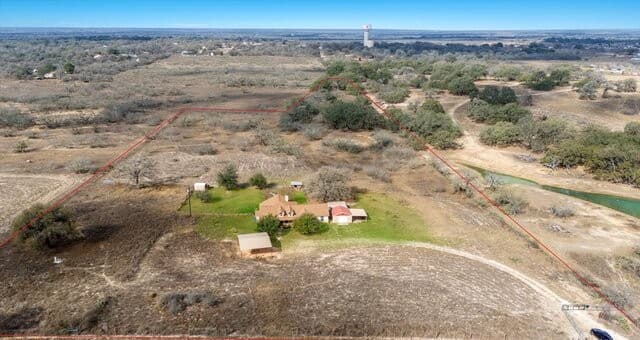 3-bedroom home for sale at 370 Alberts Ln in Somerset TX