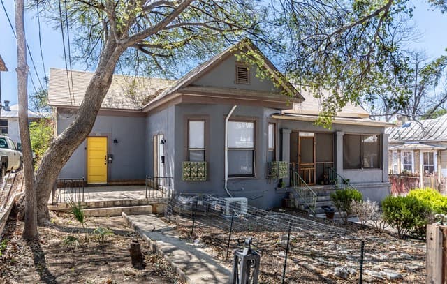 1-bedroom rental at 426 Woodlawn Unit 1 in San Antonio TX