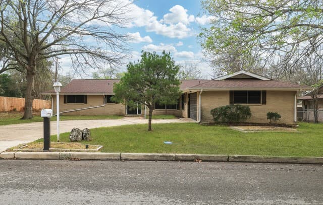 4-bedroom home for sale at 630 Rocklyn in Windcrest TX