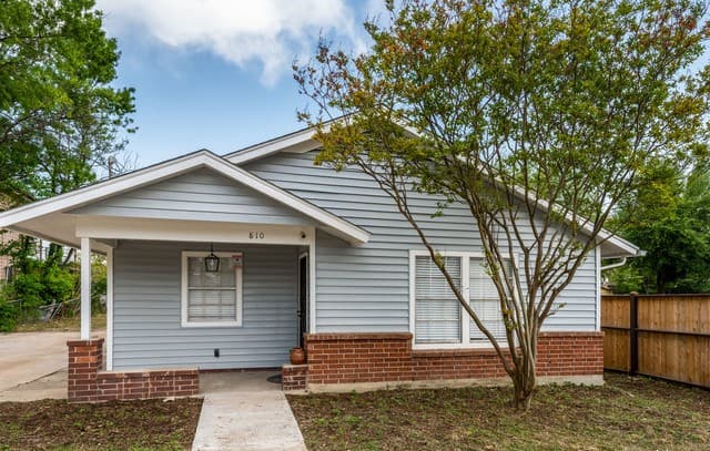 4-bedroom rental at 810 E Euclid Ave in San Antonio TX