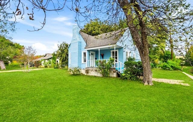 2-bedroom rental at 479 E Magnolia in San Antonio TX