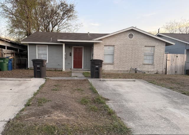 2-bedroom rental at 808 W Olmos in San Antonio TX