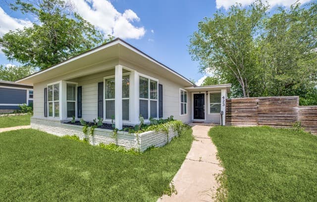 3-bedroom home for sale at 423 Karen Ln in San Antonio TX