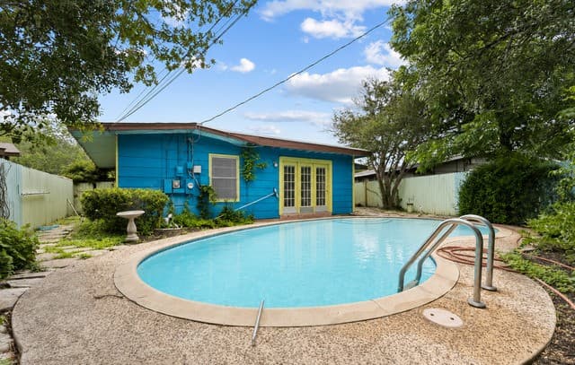 2-bedroom rental at 123 Westchester Dr in San Antonio TX
