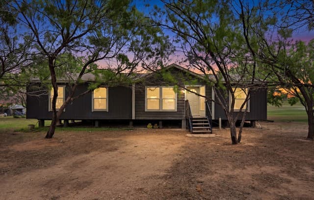 4-bedroom home for sale at 119 Avery Dr in Somerset TX