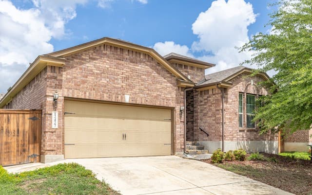 3-bedroom rental at 12427 Law Crk in San Antonio TX