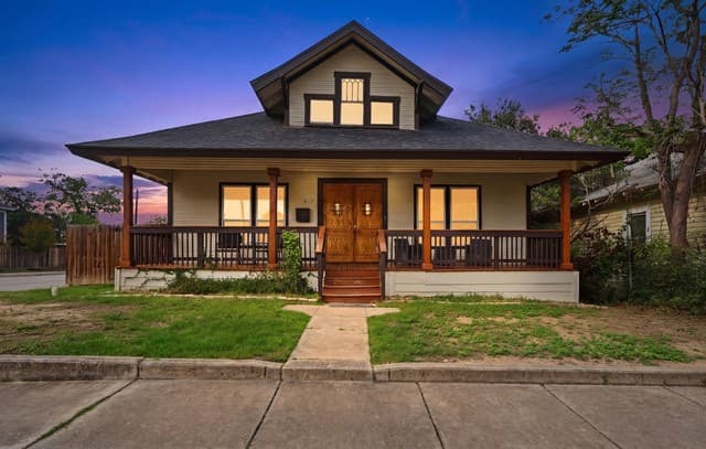 3-bedroom home for sale at 327 W Baylor St in San Antonio TX