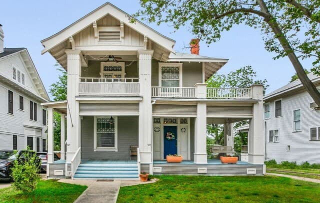 home for sale at 525 W Magnolia Ave in San Antonio TX
