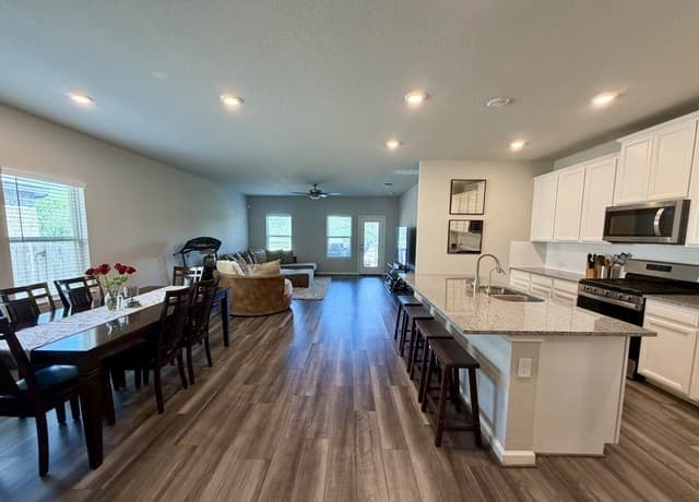 4-bedroom rental at 13107 Louberg Vly in San Antonio TX