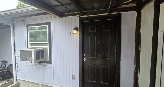 0-bedroom rental at 2614 Monterey St Unit 5 in San Antonio TX