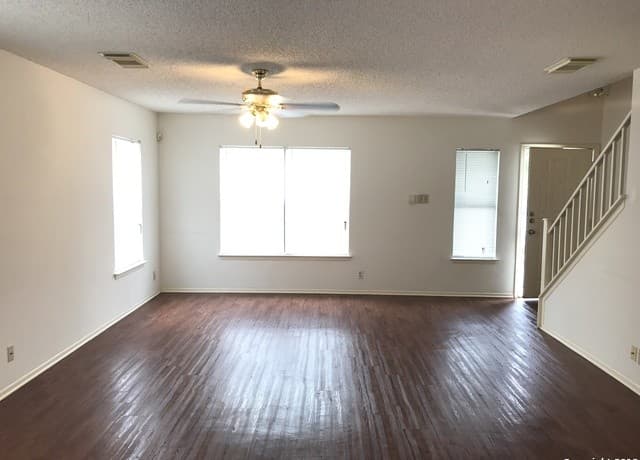 3-bedroom rental at 8115 Grimchester in Converse TX
