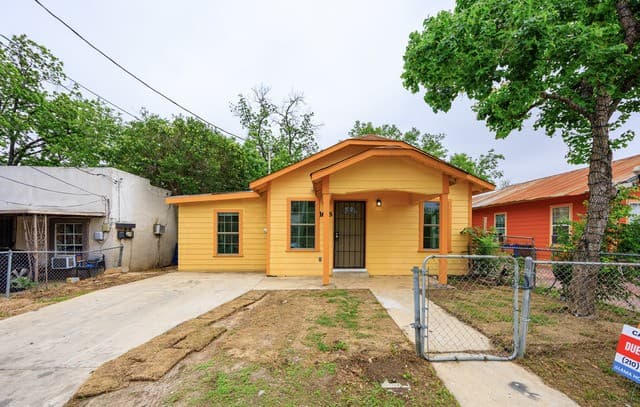 3-bedroom home for sale at 1616 Ruiz St in San Antonio TX