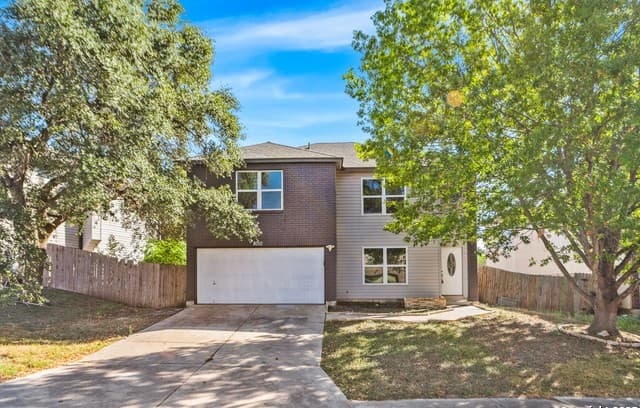 4-bedroom rental at 8010 Chestnut Gate in Converse TX