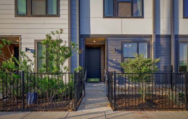 3-bedroom rental at 719 E Locust St Unit 4107 in San Antonio TX