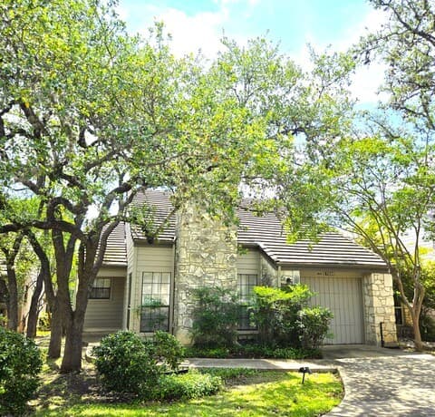 2-bedroom rental at 17226 Beacon Woods in San Antonio TX