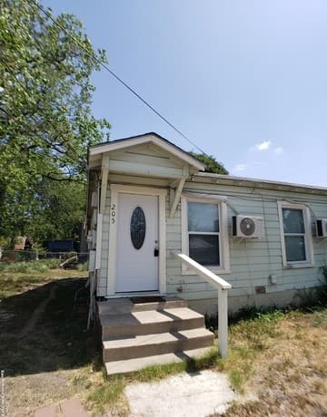 2-bedroom rental at 205 W Lambert St in San Antonio TX