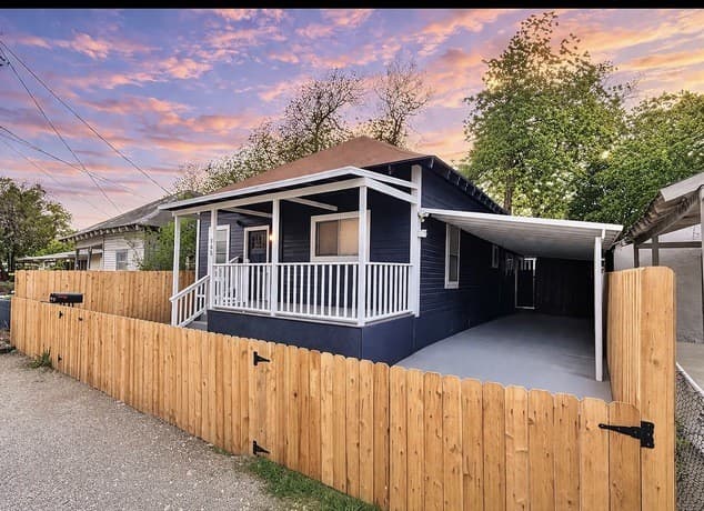 5-bedroom rental at 105 Dewitt in San Antonio TX