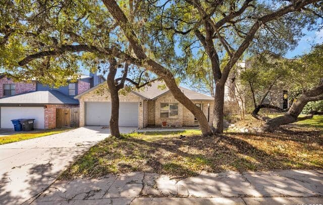3-bedroom rental at 7011 Autumn Park in San Antonio TX