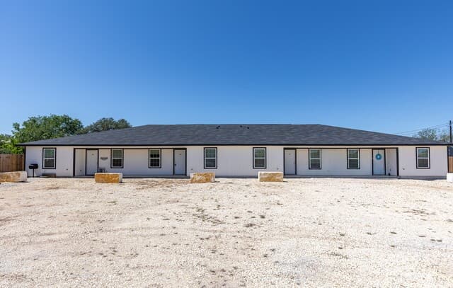 3-bedroom rental at 1010 County Road 4516 Unit 1008 in Castroville TX