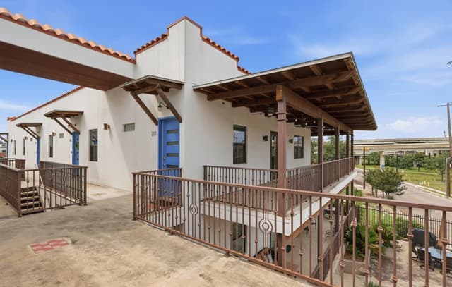 2-bedroom rental at 1542 N Alamo St Unit 201 in San Antonio TX