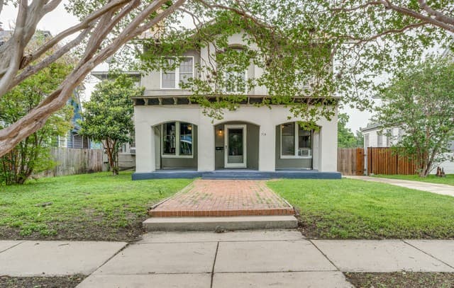 4-bedroom rental at 514 E Park Ave in San Antonio TX