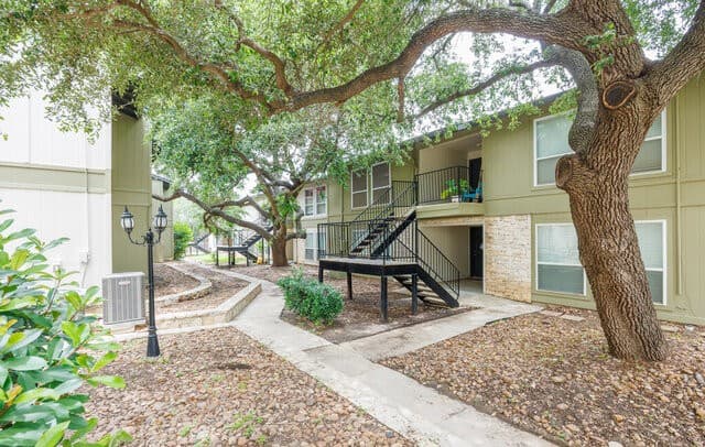 2-bedroom rental at 100 Lorenz Rd Unit 1110 in San Antonio TX