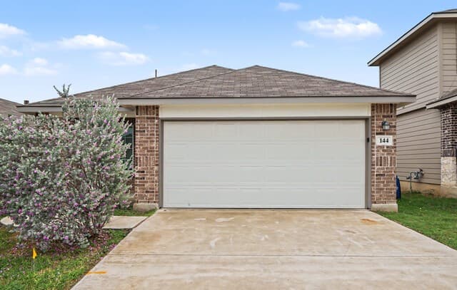 3-bedroom rental at 144 Hogans Aly in Floresville TX