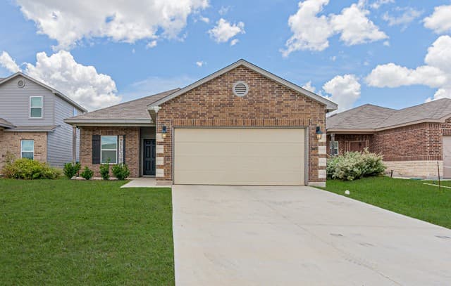 4-bedroom rental at 14651 Latigo Loop in Elmendorf TX