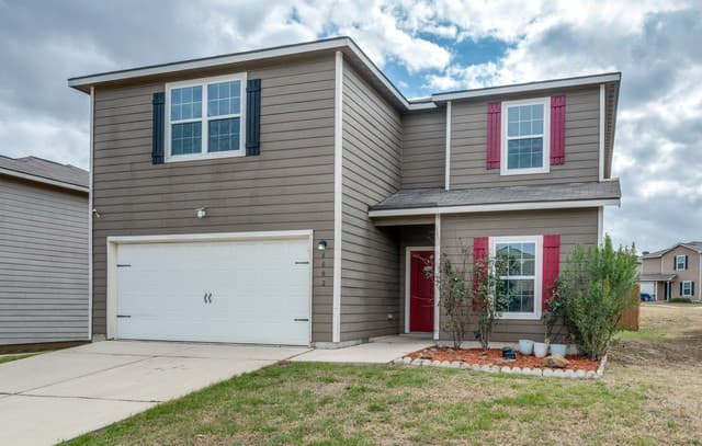 5-bedroom rental at 6002 Southern Vis in San Antonio TX