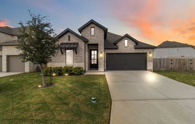 5-bedroom rental at 149 Red Oak in Castroville TX