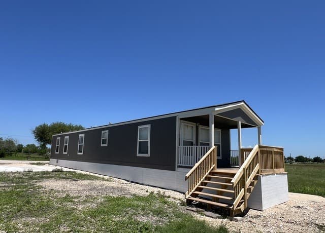 2-bedroom rental at 1296 Country Ln in Marion TX