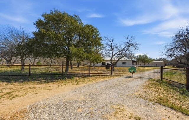 3-bedroom home for sale at 1150 Bruce in Poteet TX