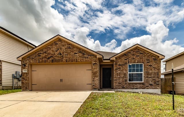 3-bedroom rental at 15266 Snug Harbor Way in Von Ormy TX