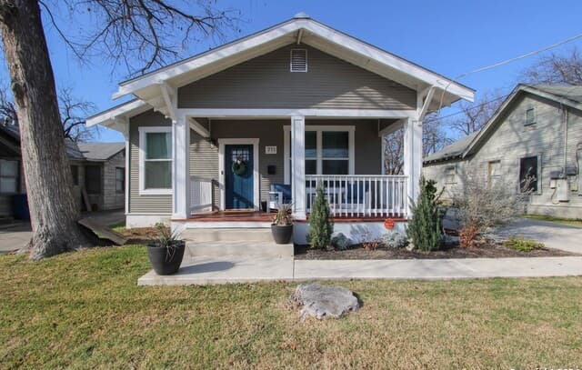 3-bedroom rental at 711 W Lullwood Ave in San Antonio TX