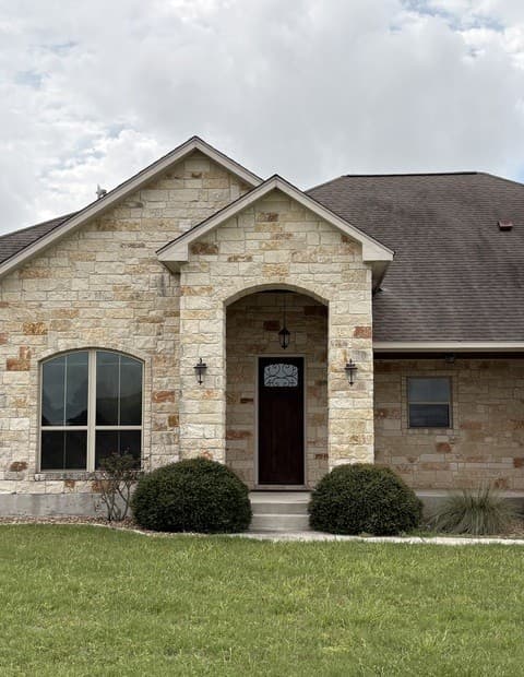 4-bedroom home for sale at 125 Abrego Run Dr in Floresville TX