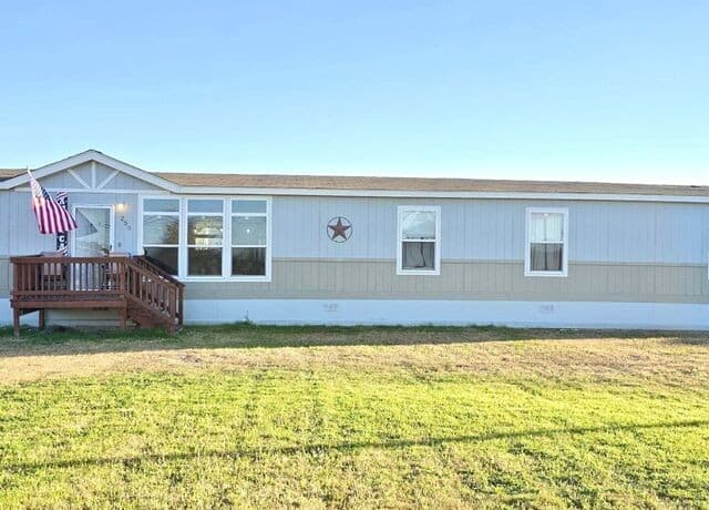 5-bedroom rental at 250 County Road 4631 in Hondo TX