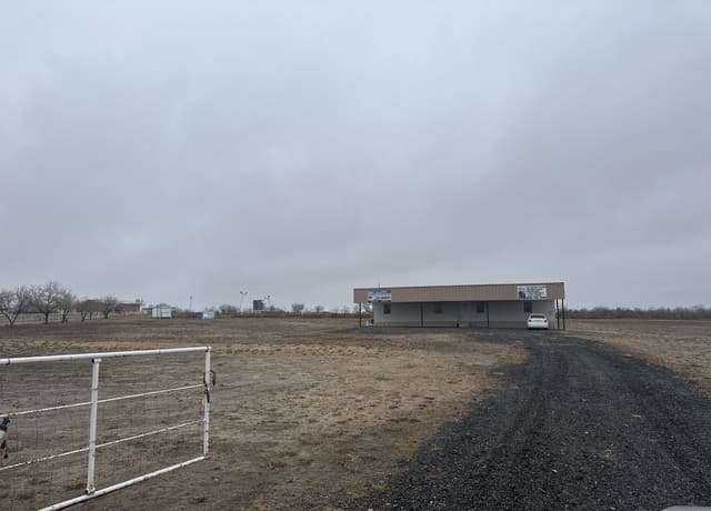 3-bedroom rental at 2265 Ih 35 in Encinal TX