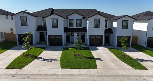 3-bedroom rental at 8410 Via Verona Unit 103 in San Antonio TX