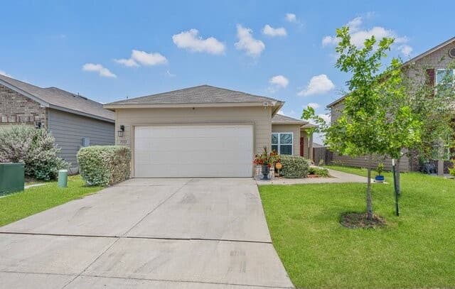 3-bedroom rental at 7111 Azure Waters in Converse TX