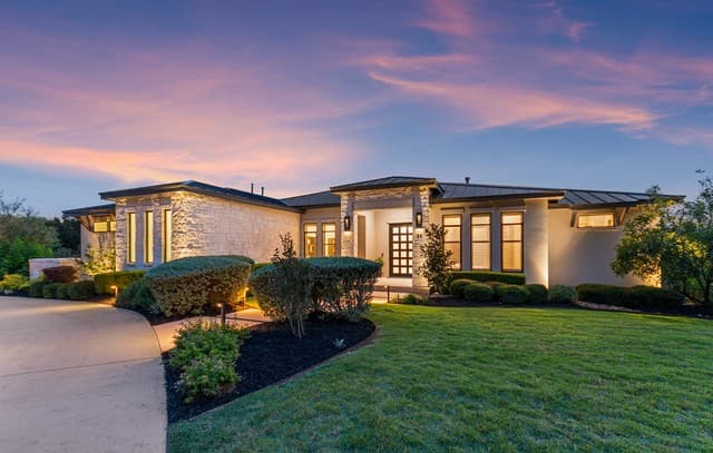 4-bedroom home for sale at 30 Royal Hts in San Antonio TX