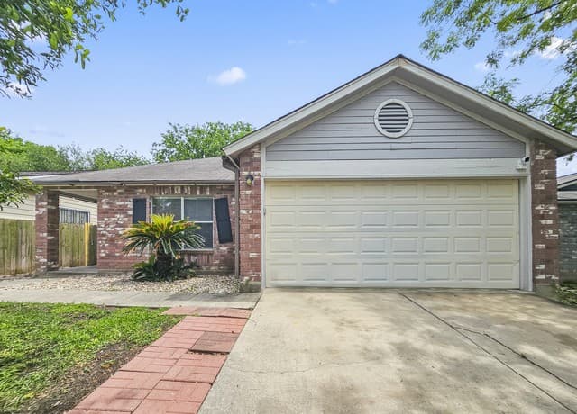 3-bedroom rental at 10455 Alpine Vlg in San Antonio TX