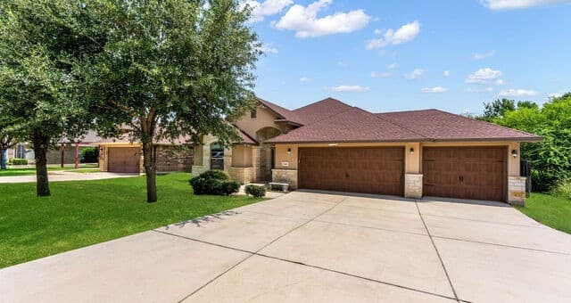 4-bedroom rental at 15606 Fox Ln in Selma TX