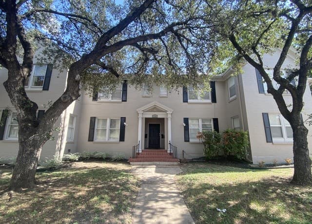 1-bedroom rental at 424 E Ashby Unit 3 in San Antonio TX
