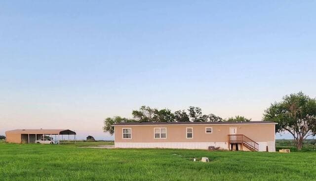 4-bedroom home for sale at 11903 N State Highway 123 in Falls City TX
