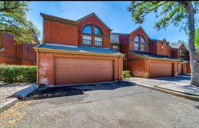 3-bedroom rental at 7930 Roanoke Run Unit 801 in San Antonio TX