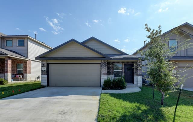 3-bedroom rental at 197 Middle Green Loop in Floresville TX